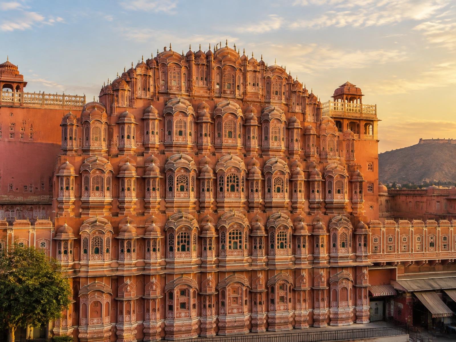 Façade complète du Hawa Mahal à Jaipur
